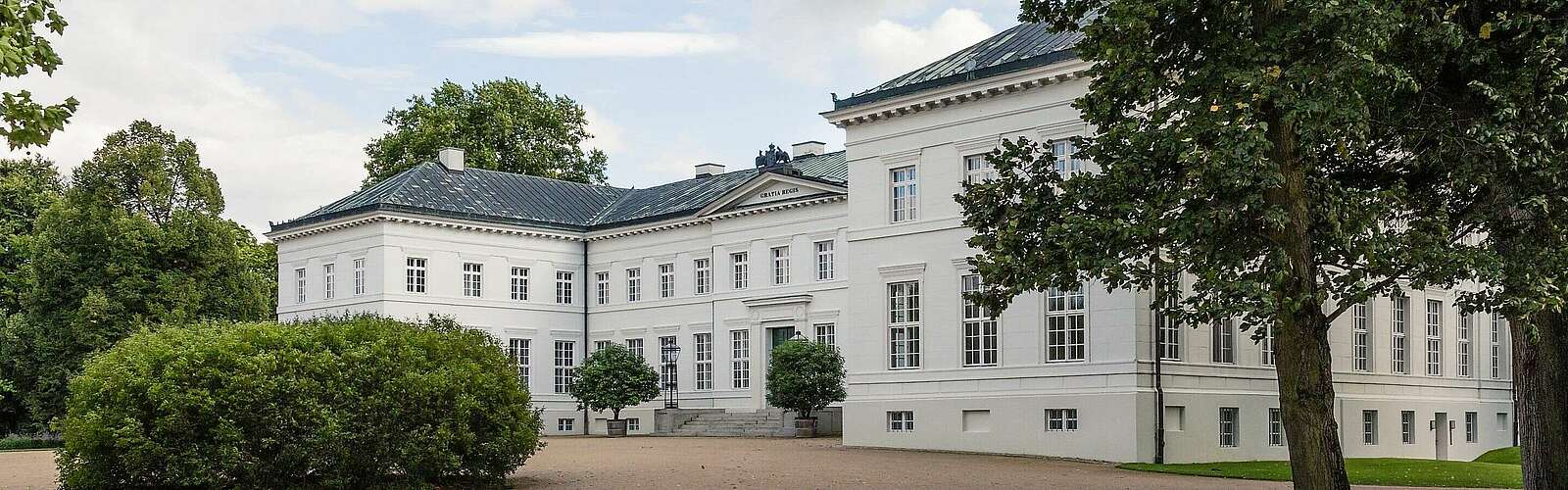 Schloss Neuhardenberg,
            
        
                Picture: Fotograf / Lizenz - Media Import/Andreas Beetz