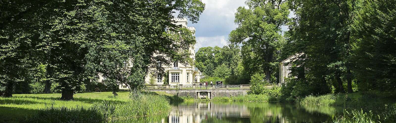 Schloss Steinhöfel,
            
        
                Picture: TMB Tourismus-Marketing Brandenburg GmbH/Steffen Lehmann